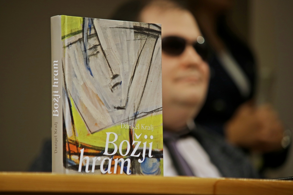 Predstavljena zbirka pjesama „Božji hram“ u sklopu manifestacije „Mjesec hrvatske knjige“